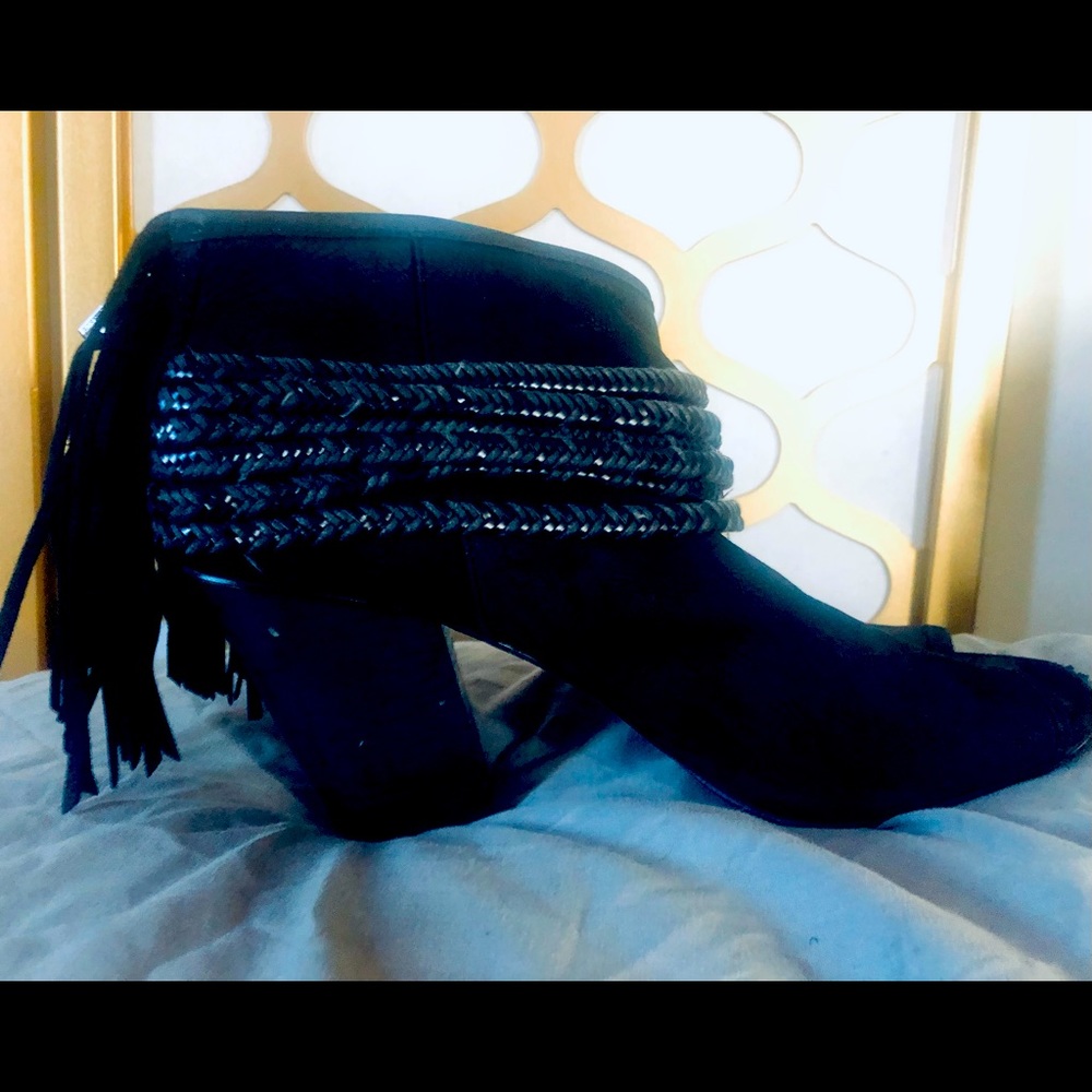 Women’s ankle booties